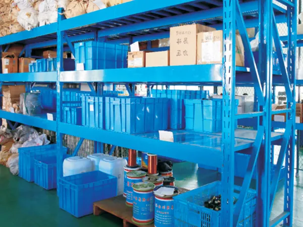 Por qué los estantes y racks de acero son la mejor opción para almacenamiento y organización